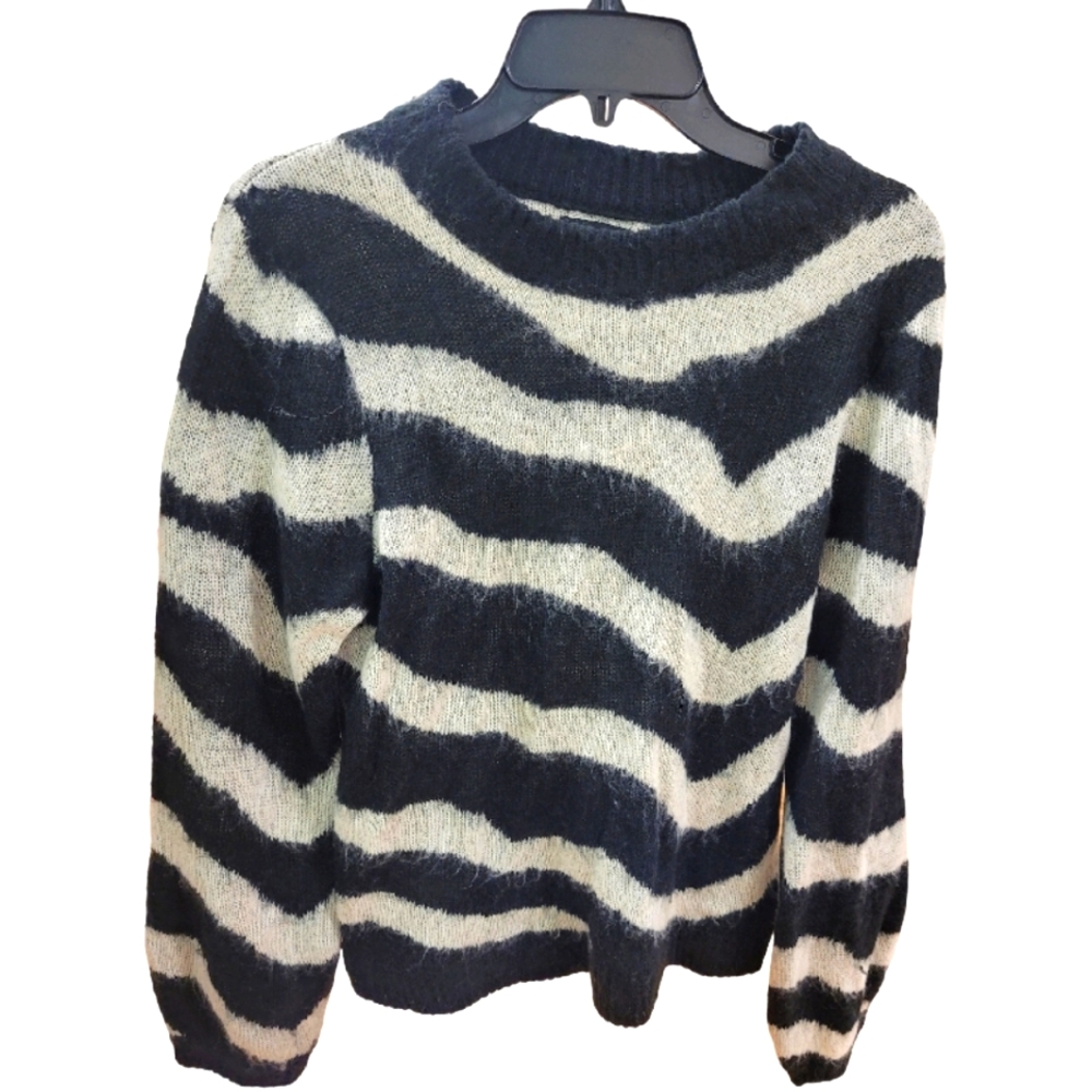 ✨️Price Drop✨️ Pattern sweater